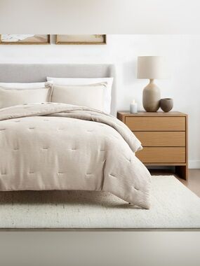 Linens & Hutch Cloud Weave Textured Down Comforter Set + Blanket